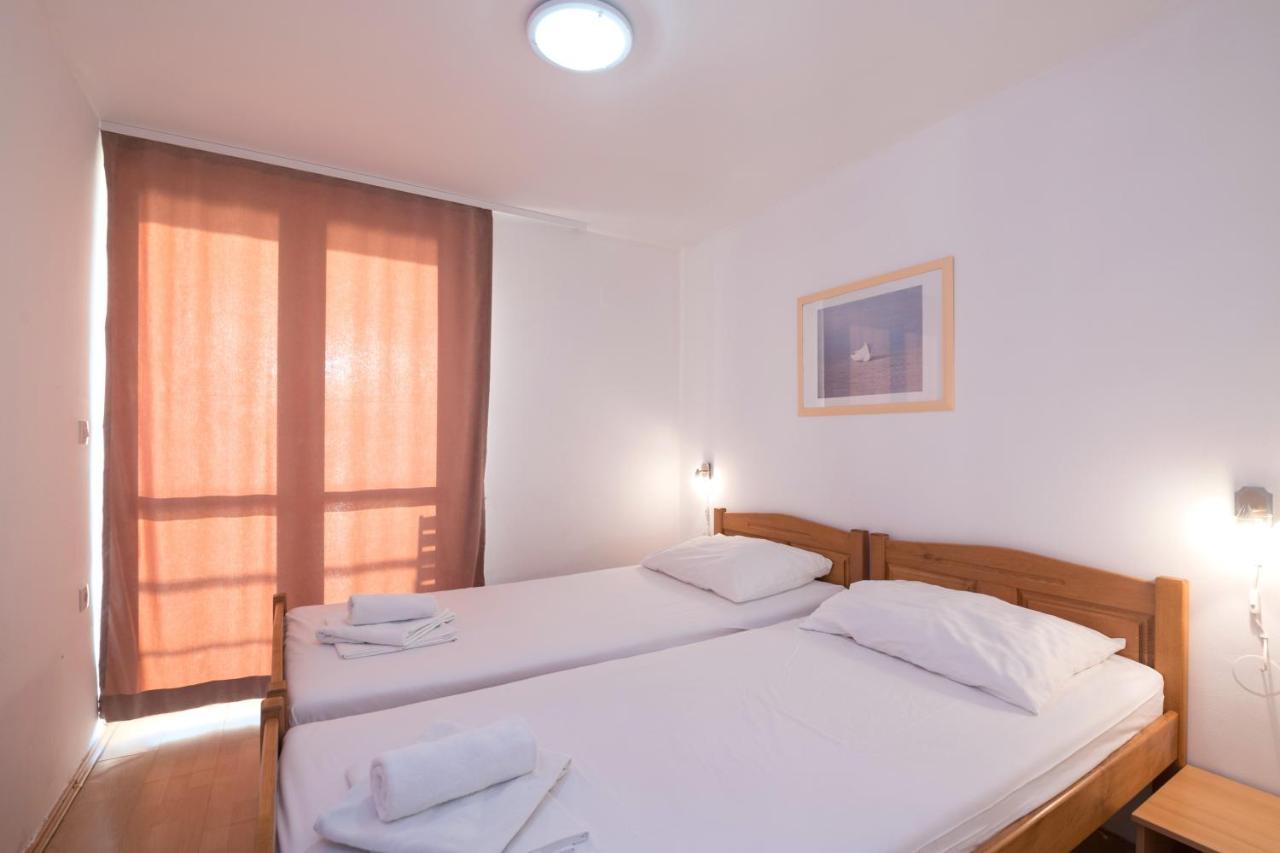 Hotel Rooms Roccia Novigrad  ภายนอก รูปภาพ
