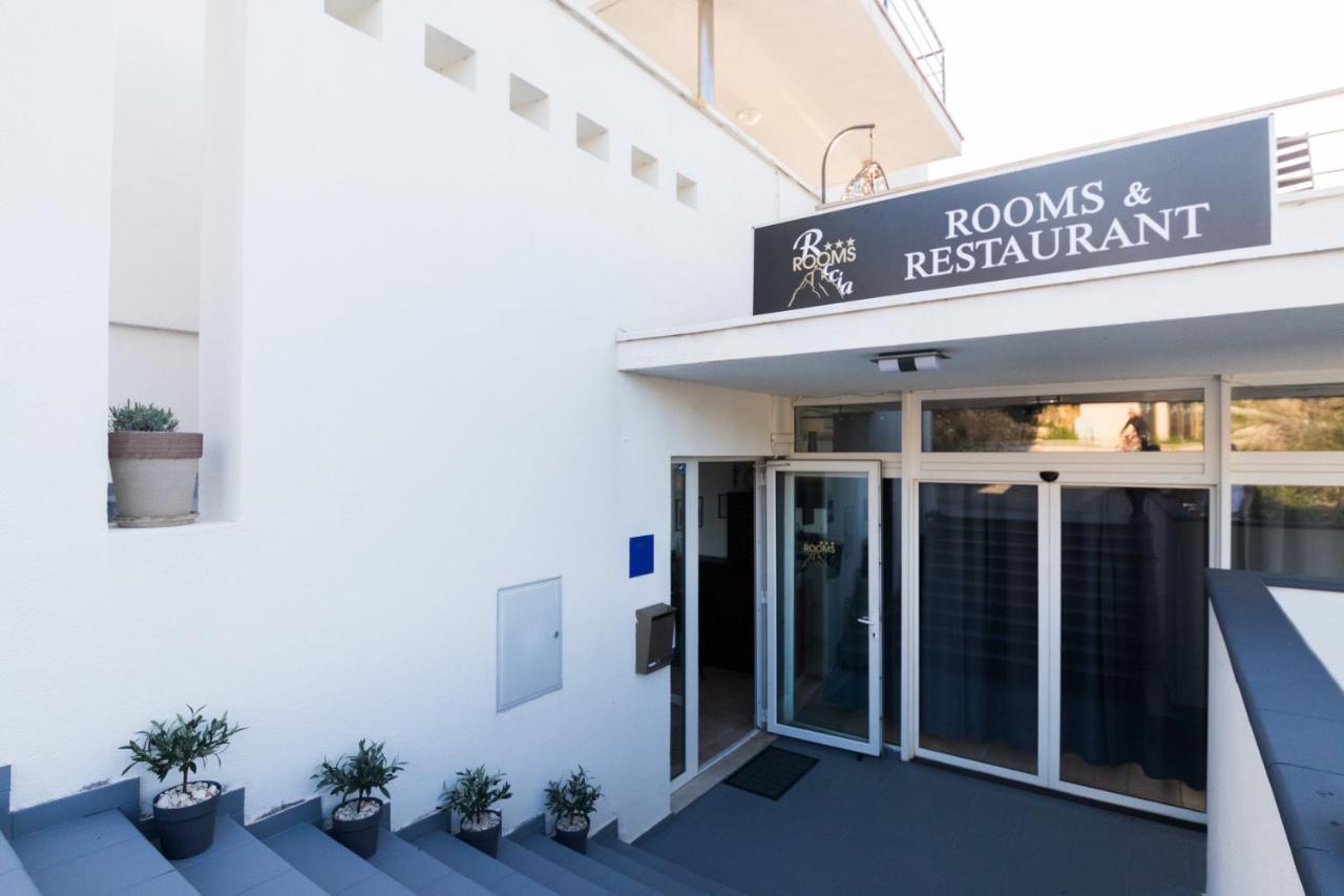 Hotel Rooms Roccia Novigrad  ภายนอก รูปภาพ